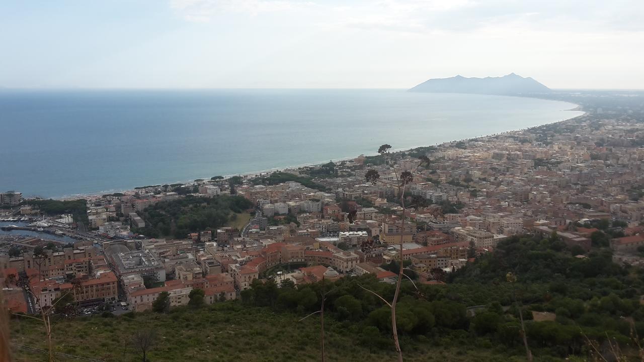 B&B Terracina Holiday Экстерьер фото